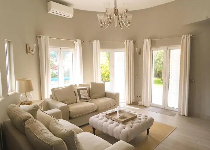 Private Vilamoura With Pool And Large Garden Villa Quarteira