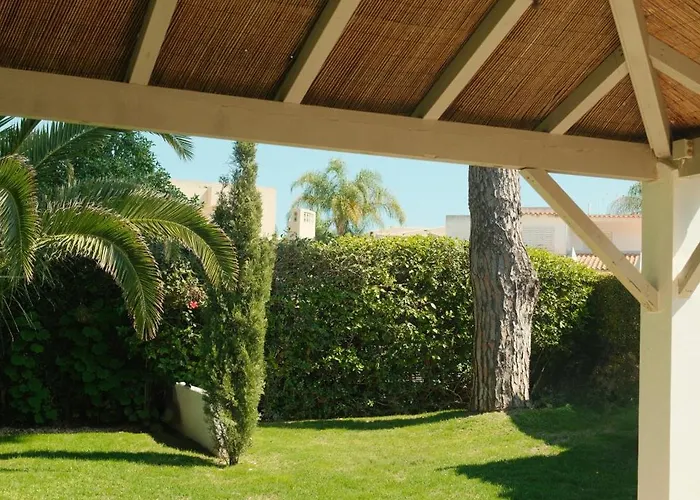 Private Vilamoura With Pool And Large Garden Villa Quarteira