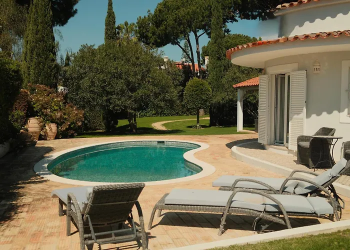 Private Vilamoura With Pool And Large Garden